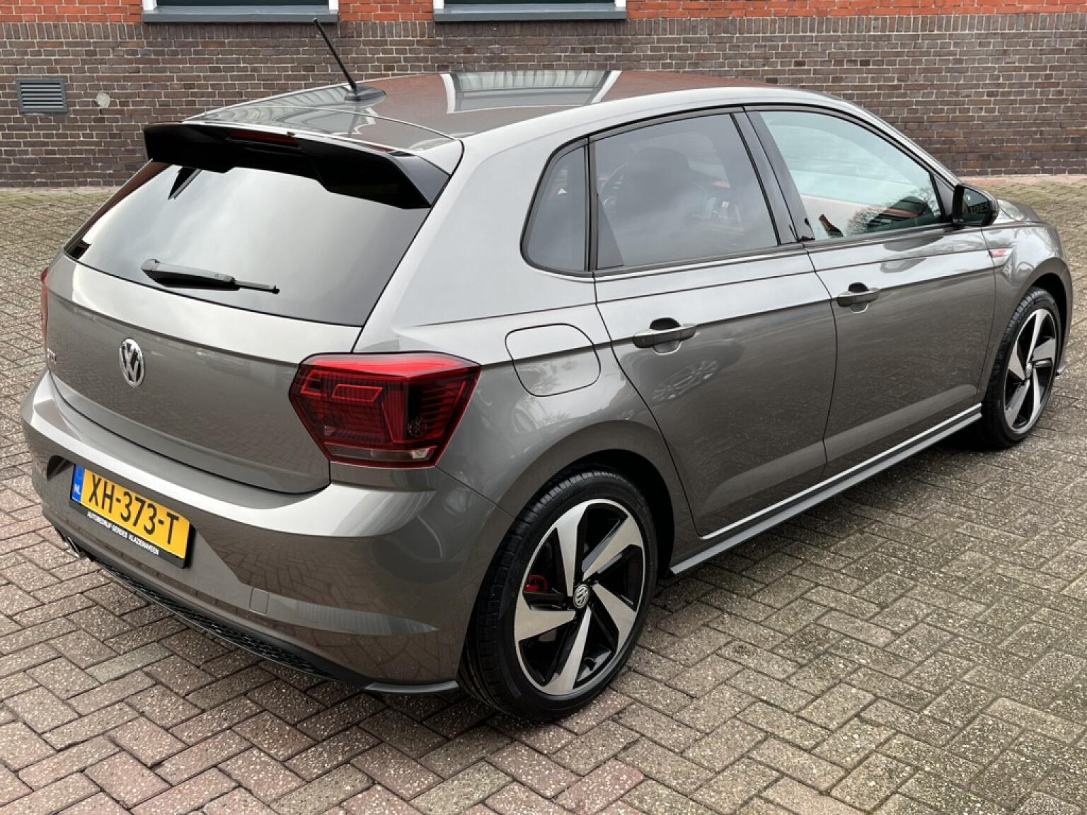 Volkswagen-Polo-11