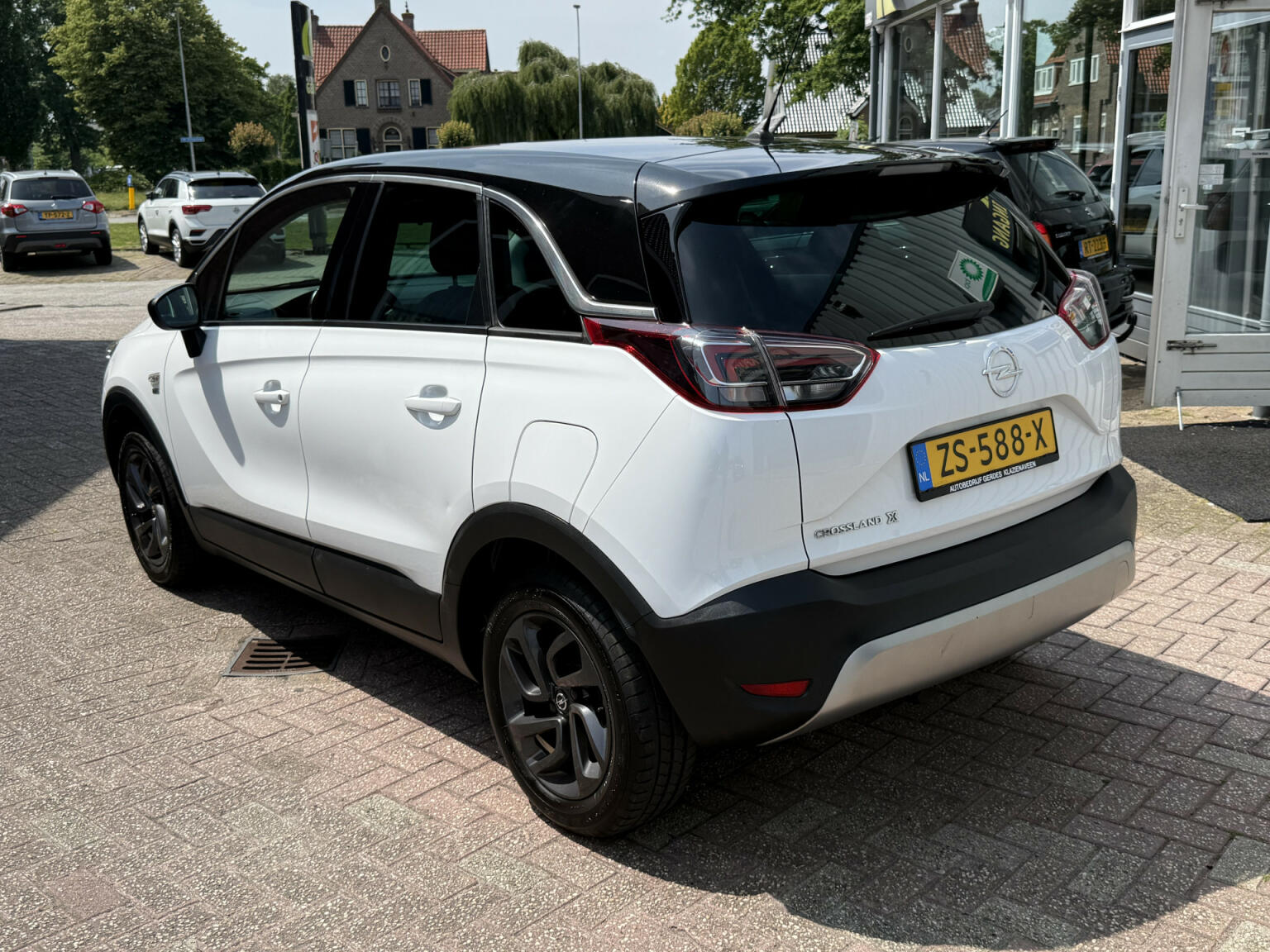 Opel-Crossland X-10