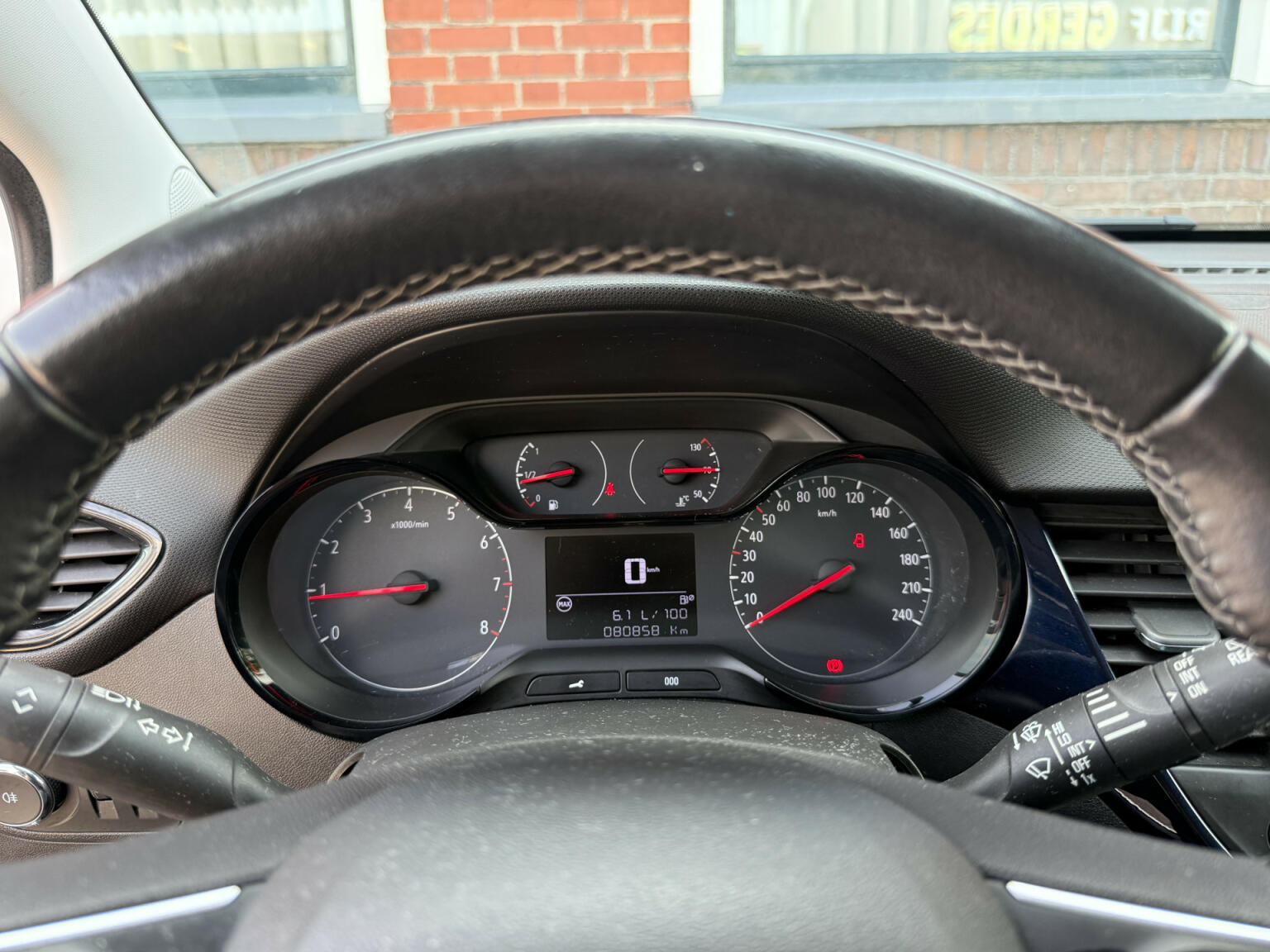 Opel-Crossland X-13