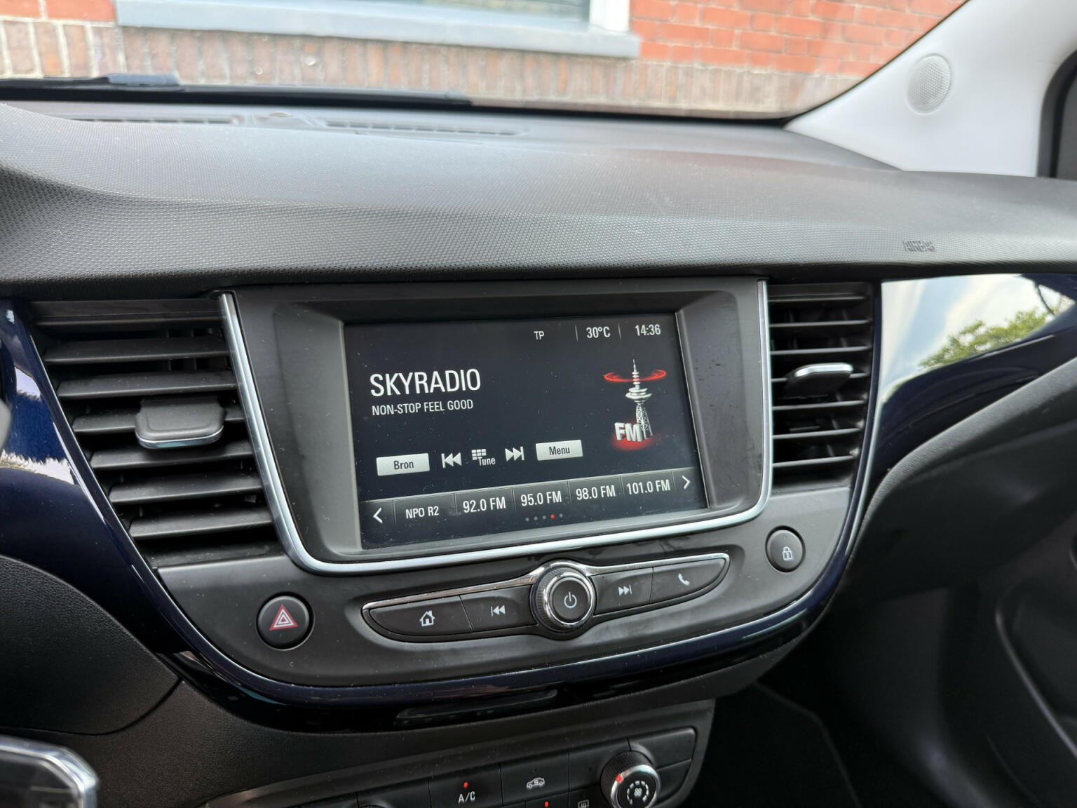 Opel-Crossland X-14