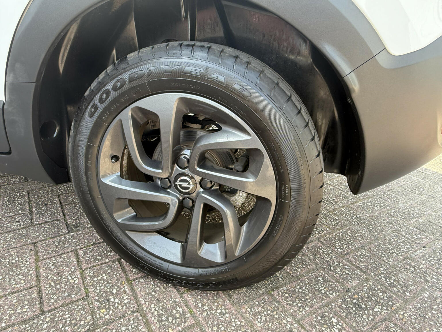 Opel-Crossland X-19