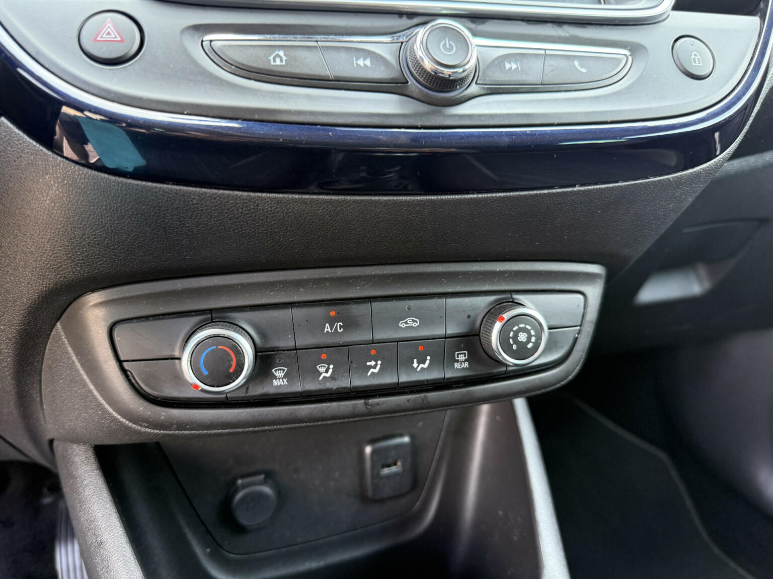 Opel-Crossland X-15