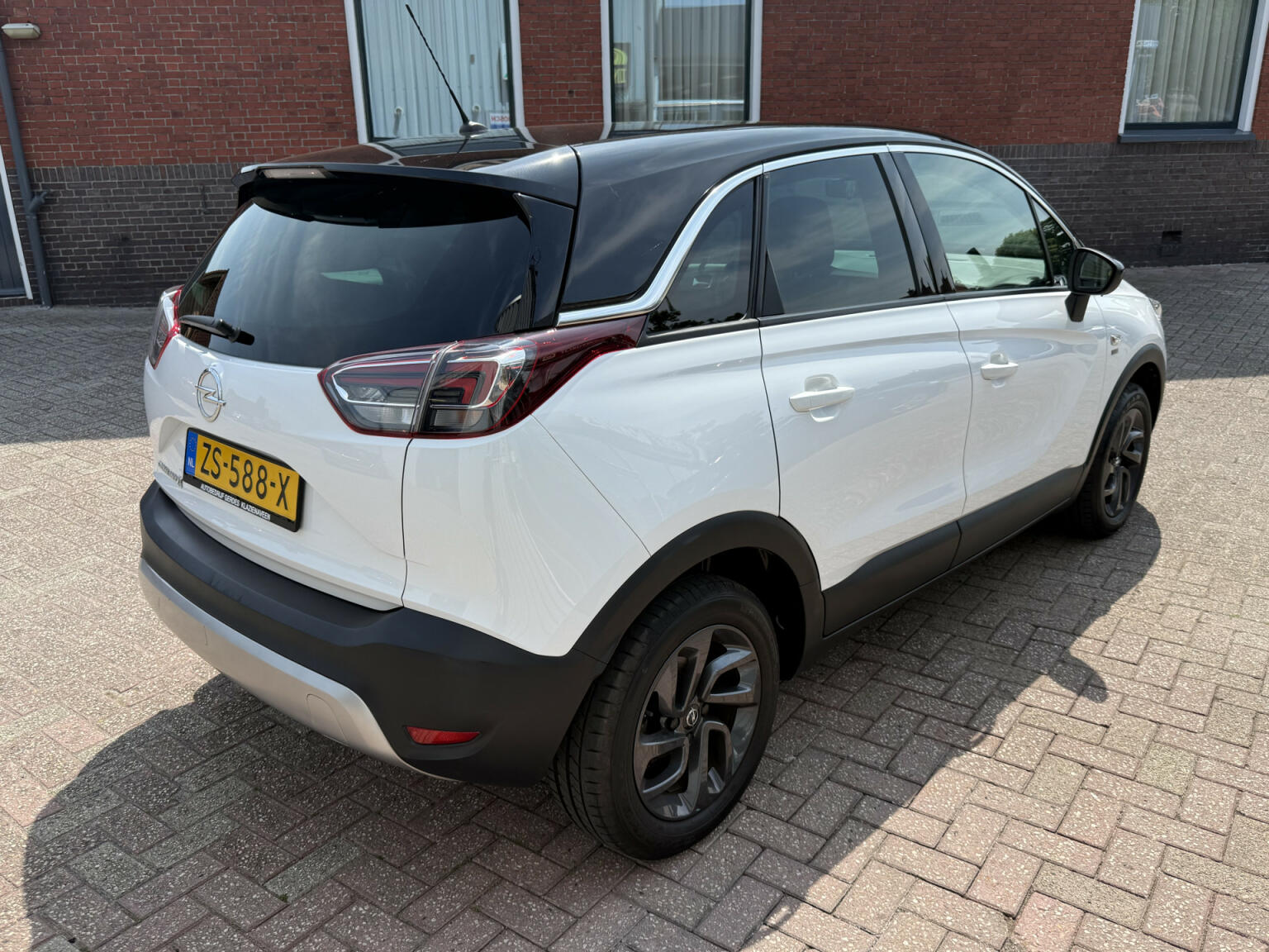 Opel-Crossland X-11
